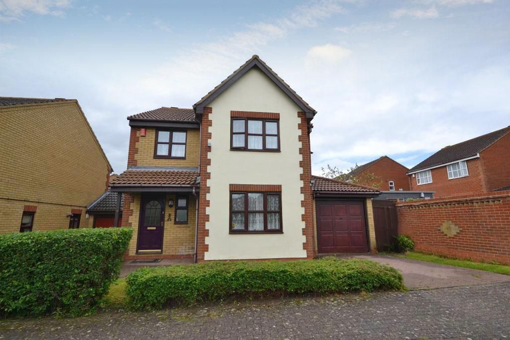 4 bed detached house to rent in Sharkham Court, Tattenhoe, Milton Keynes, Buckinghamshire MK4, £1,950 pcm