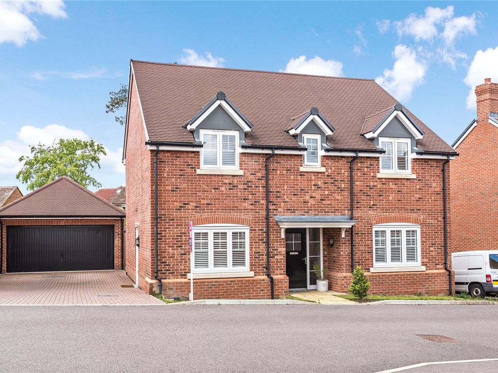 4 bed detached house for sale in Runnymede Drive, Odiham, Hook RG29, £850,000