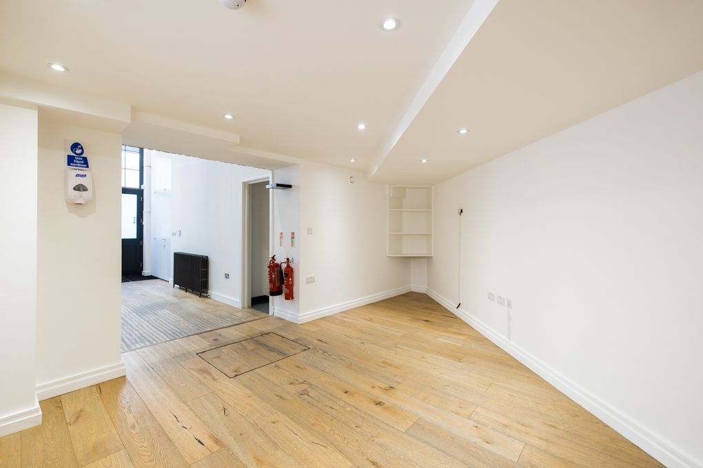Office to let in City Garden Row, London N1, £36,656 pa