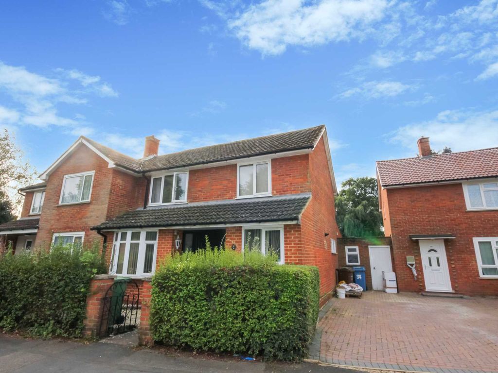 3 bed semi-detached house for sale in Pondmoor Road, Bracknell RG12, £420,000