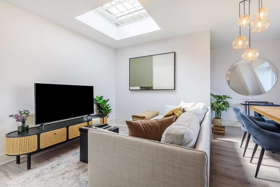 3 bed flat for sale in Wellington Road, London NW8, £1,250,000
