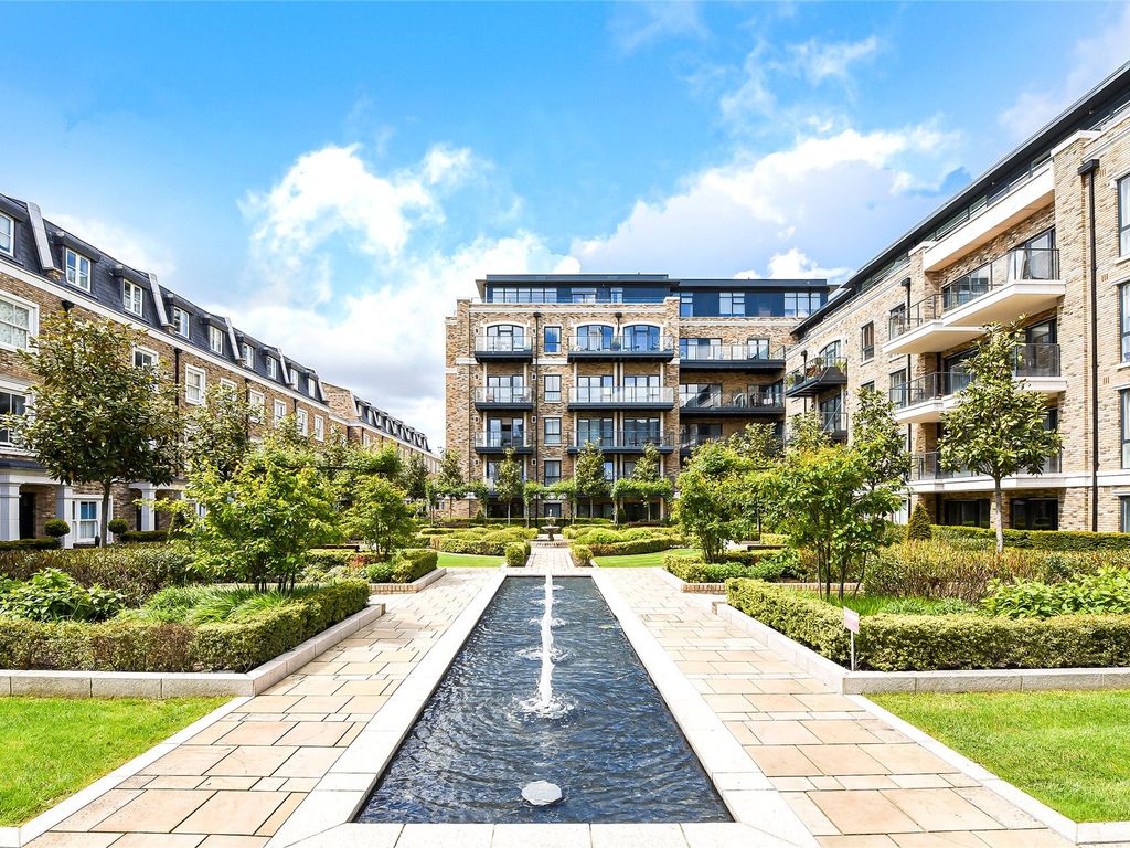 1 bed flat for sale in Renaissance Square Apartments, Palladian Gardens, London W4, £500,000