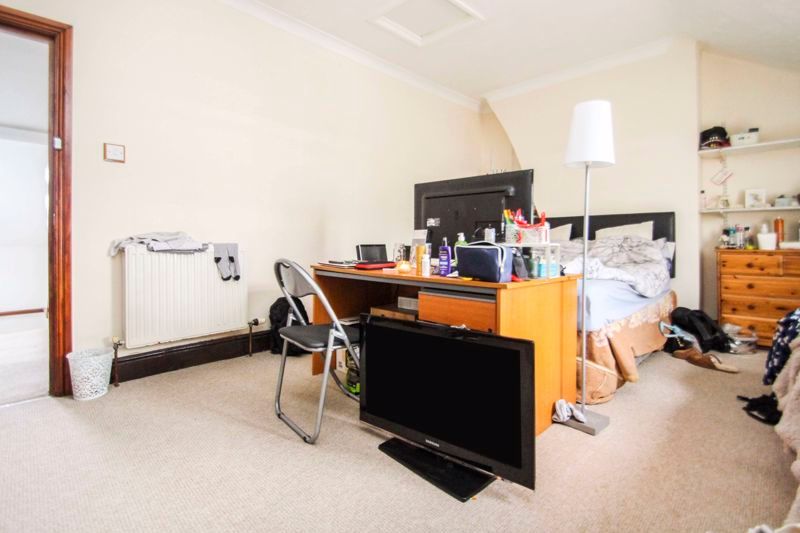 4 bed flat for sale in Holdenhurst Road, Bournemouth BH8, £190,000