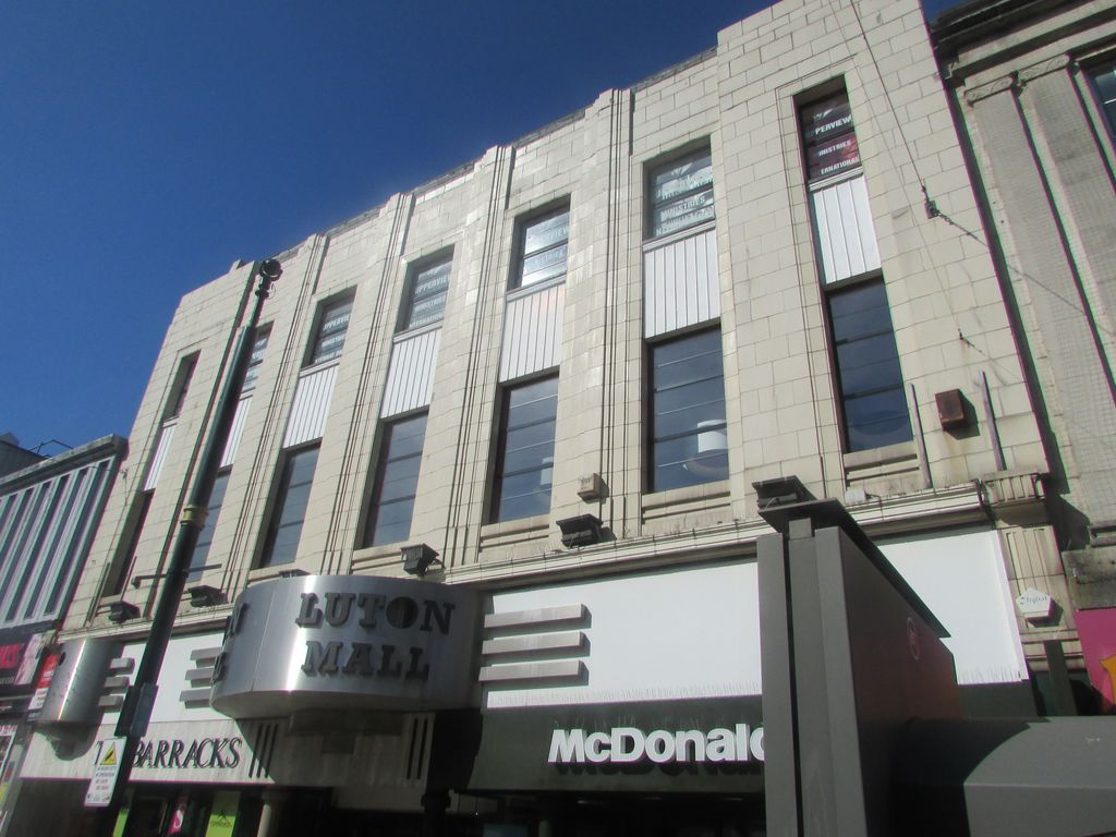 Commercial property to let in George Street, Luton, Bedfordshire LU1, £49,200 pa