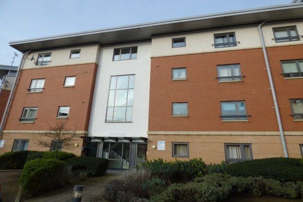 2 bed flat to rent in West Cotton Close, Northampton NN4, £900 pcm