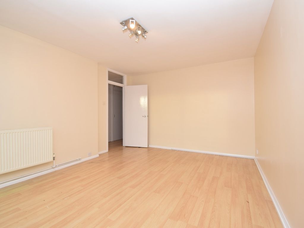 1 bed flat for sale in Barnhill Road, Wembley HA9, £250,000