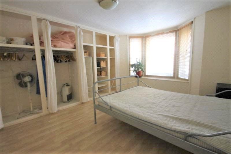 1 bed flat to rent in Westwick Gardens, London W14, £1,900 pcm