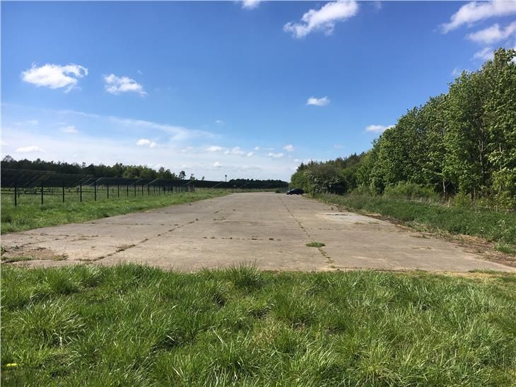 Warehouse to let in Storage Yard, Broxted, Stradishall, Newmarket, Suffolk CB8, Non quoting