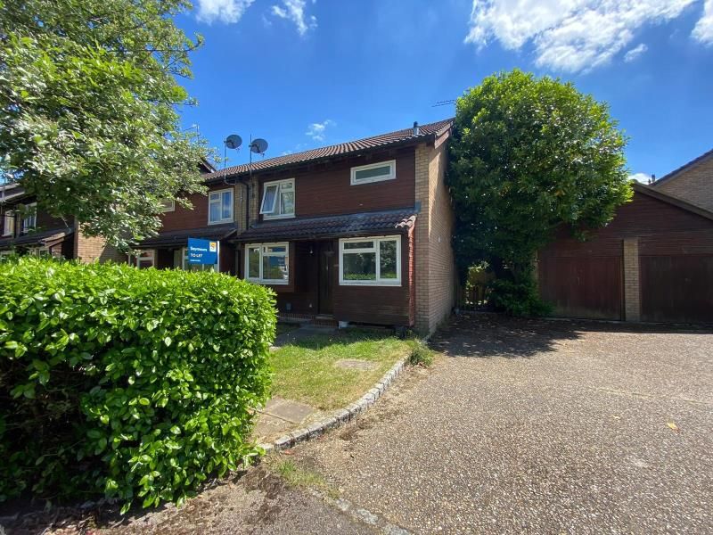 1 bed end terrace house to rent in Woking, Surrey GU21, £1,250 pcm