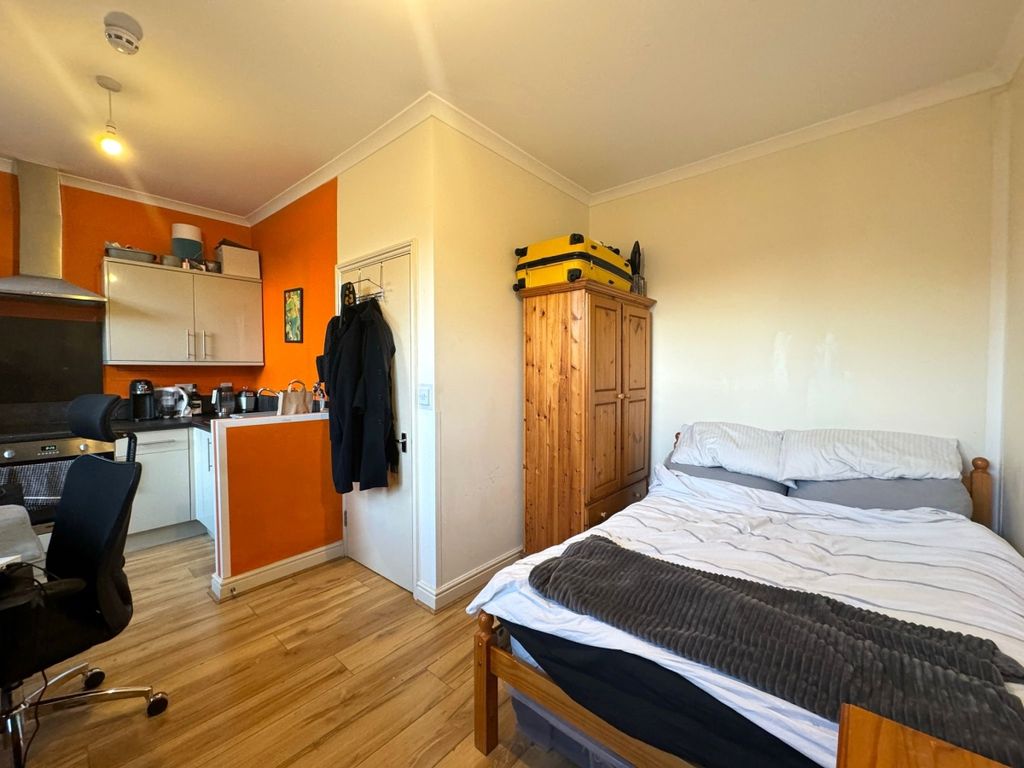 Studio to rent in Hornsey Road, London N19, £1,100 pcm