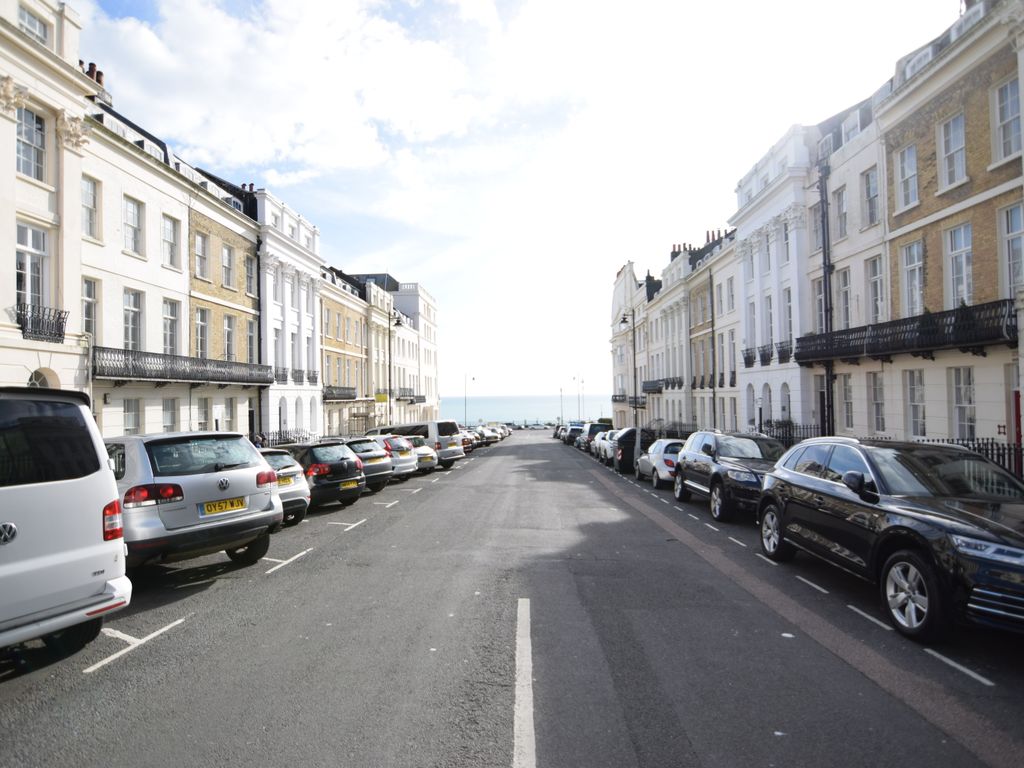 2 bed flat to rent in Portland Place, Brighton BN2, £1,795 pcm
