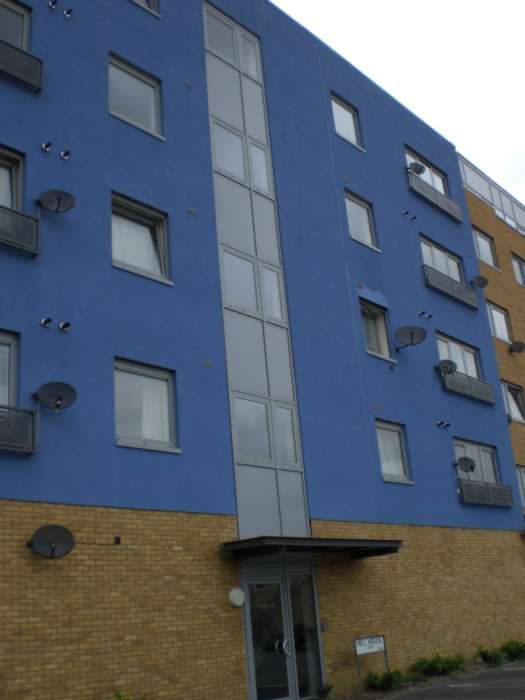 1 bed flat to rent in Hill House, Defence Close, West Thamesmead SE28, £1,250 pcm