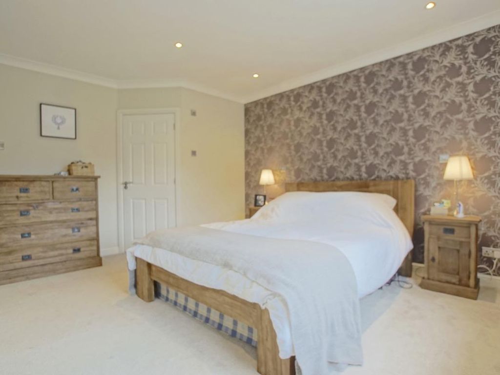 4 bed property to rent in Gurney Court Road, St.Albans AL1, £3,500 pcm