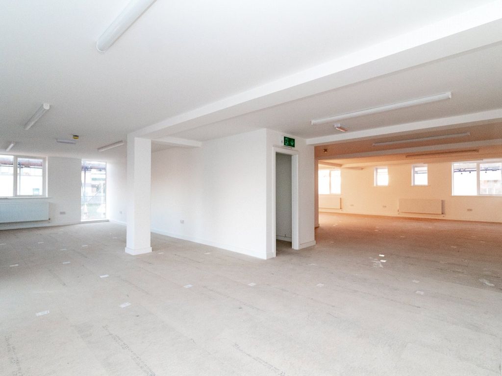 Warehouse to let in North Circular Road, London NW2, £142,620 pa