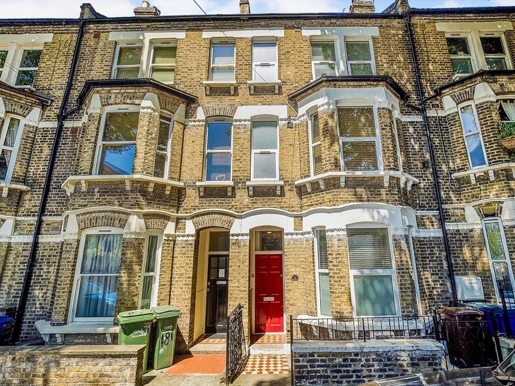 Room to rent in Searles Road, London SE1, £1,250 pcm