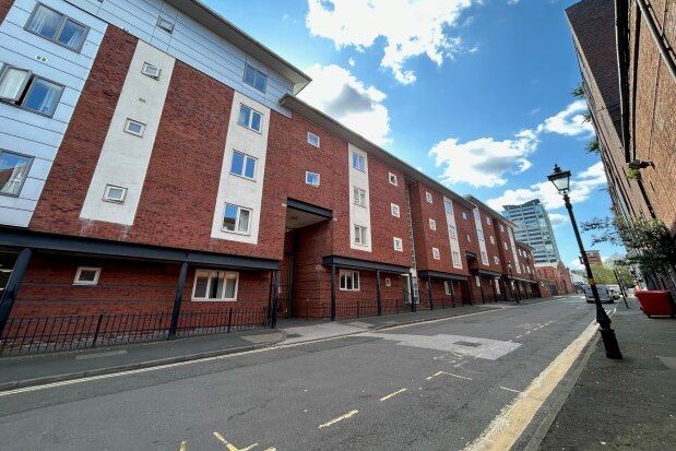 2 bed flat to rent in Saturday Bridge, Birmingham B1, £950 pcm