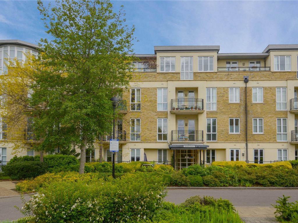 3 bed flat to rent in Juniper House, 29 Melliss Avenue, Richmond TW9, £3,750 pcm