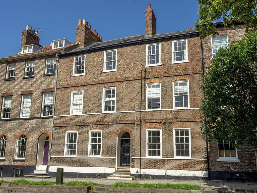 2 bed flat to rent in Flat 1, 36 Clifton, York YO30, £1,600 pcm