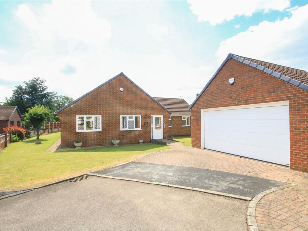 4 bed detached bungalow for sale in Manor Close, Barnby Dun, Doncaster DN3, £425,000