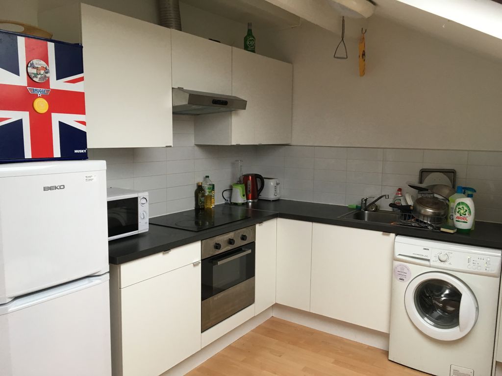 2 bed flat to rent in Kelso Road, Leeds LS2, £646 pppm