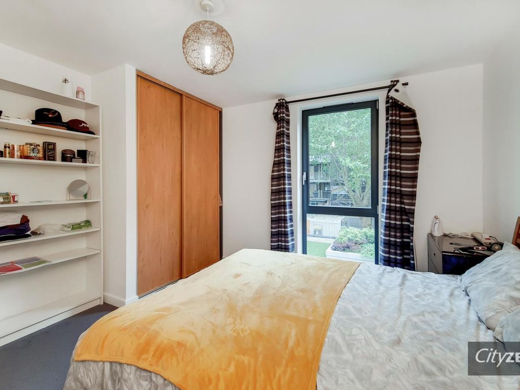 1 bed flat for sale in Chadwick Court, Jonzen Walk, London E14, £379,995