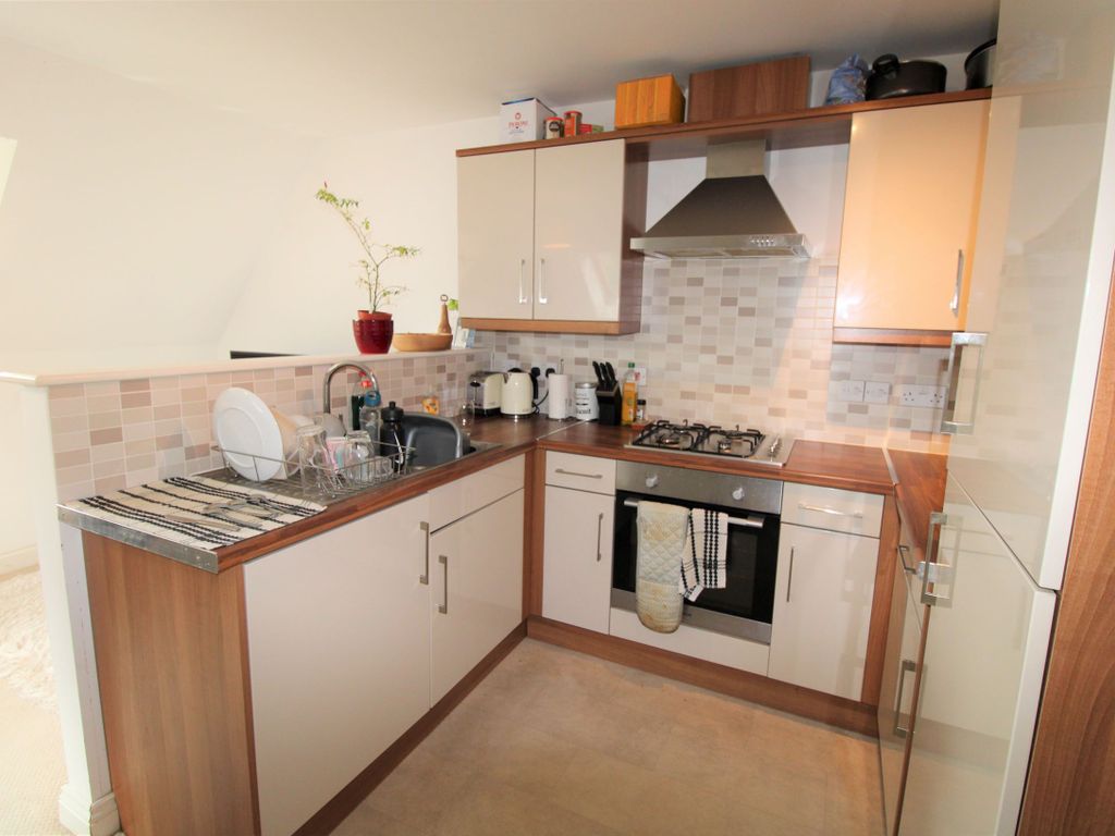 2 bed flat to rent in Talbot Road, Bournemouth BH9, £1,000 pcm