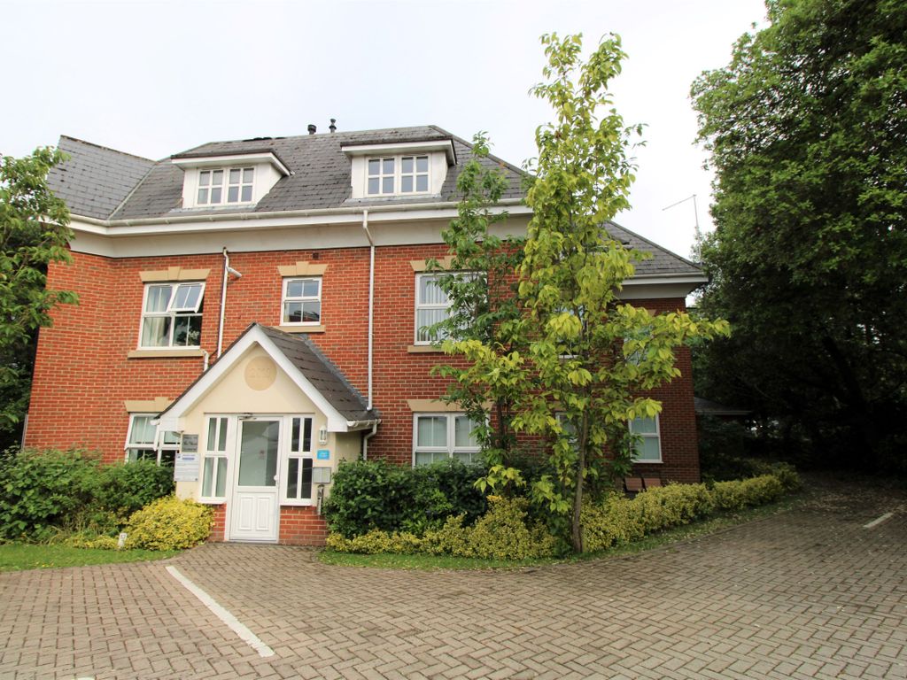 2 bed flat to rent in Talbot Road, Bournemouth BH9, £1,000 pcm