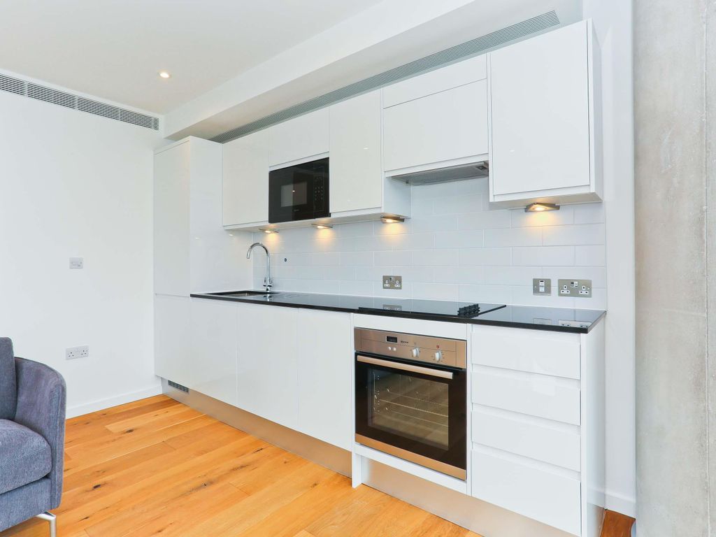 2 bed flat to rent in Wood Lane, White City, London W12, £3,142 pcm