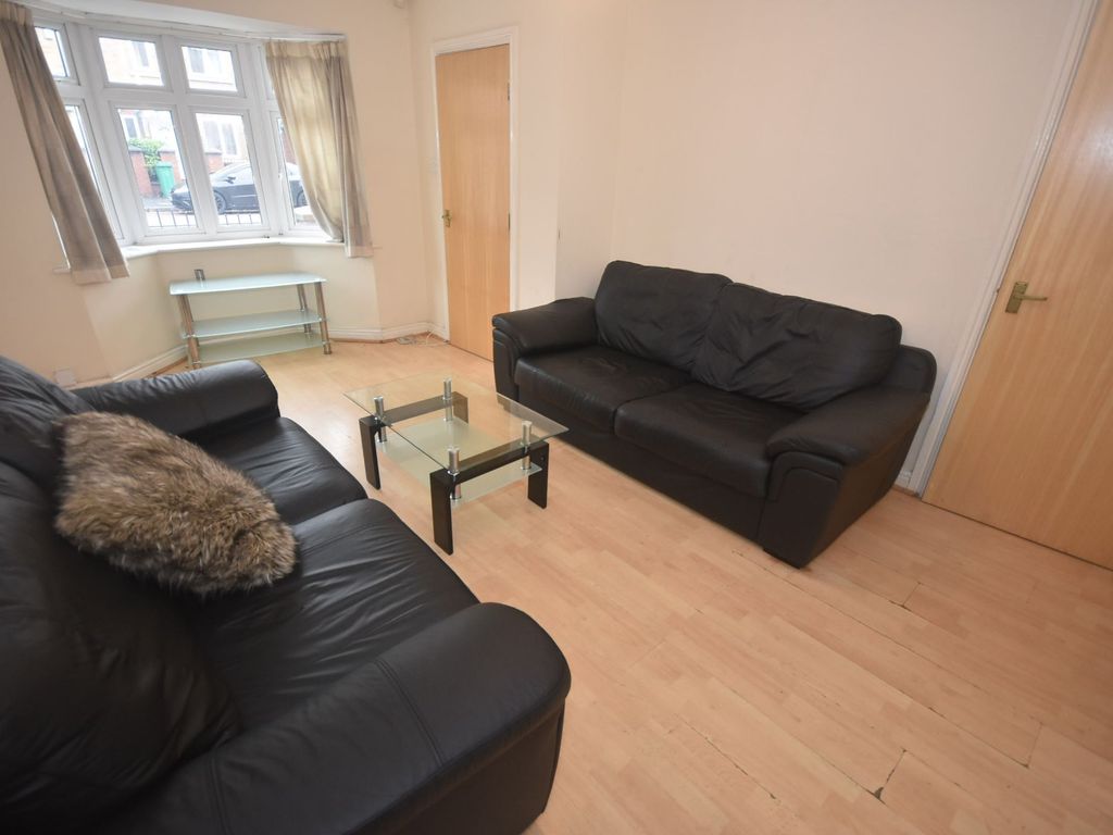 4 bed town house to rent in Chorlton Road, Hulme, Manchester. 4Au. M15, £2,253 pcm