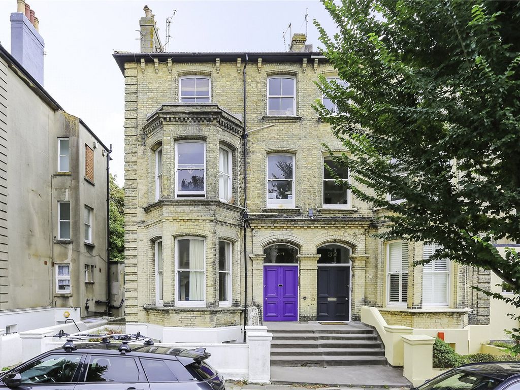 Studio to rent in Selborne Road, Hove, East Sussex BN3, £950 pcm