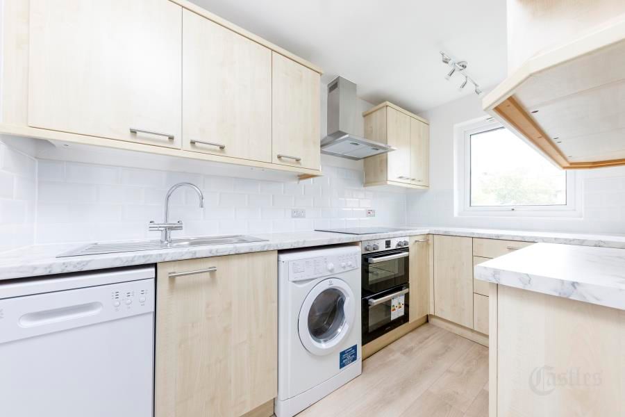 2 bed flat to rent in Bakers Hill, Clapton E5, £1,900 pcm