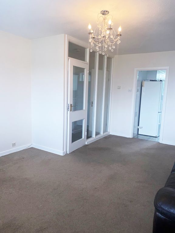 2 bed flat to rent in Winton Gardens, Edgware HA8, £1,800 pcm