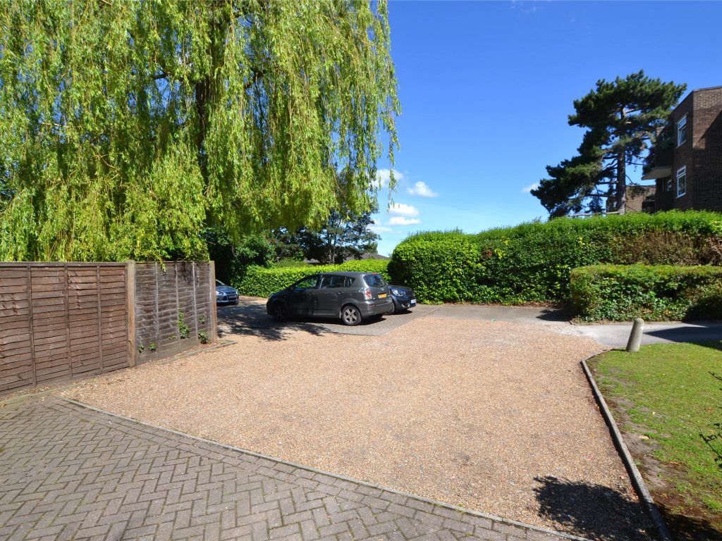 1 bed flat for sale in Windsor Court, 156 Woodcote Road, Wallington SM6, £180,000