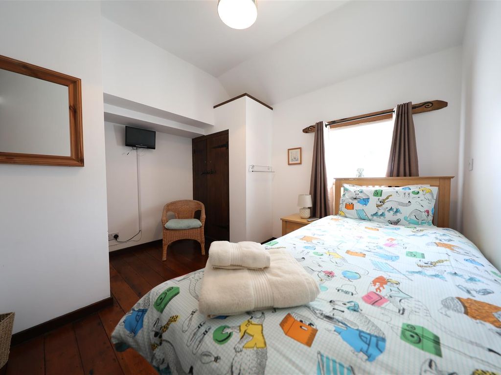 6 bed detached house for sale in Greens Lane, Burton Pidsea, Hull HU12, £930,000