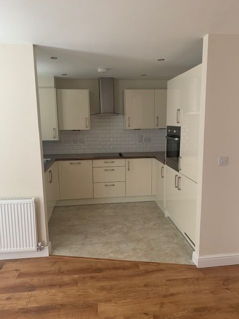 2 bed flat to rent in West Promenade, Rhos On Sea LL28, £890 pcm