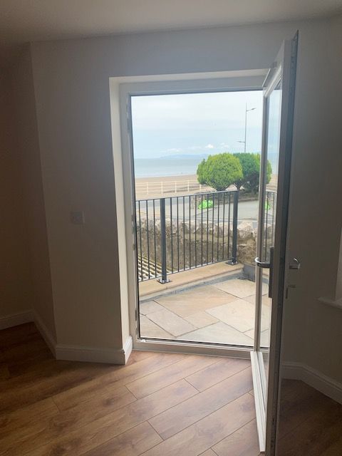 2 bed flat to rent in West Promenade, Rhos On Sea LL28, £890 pcm