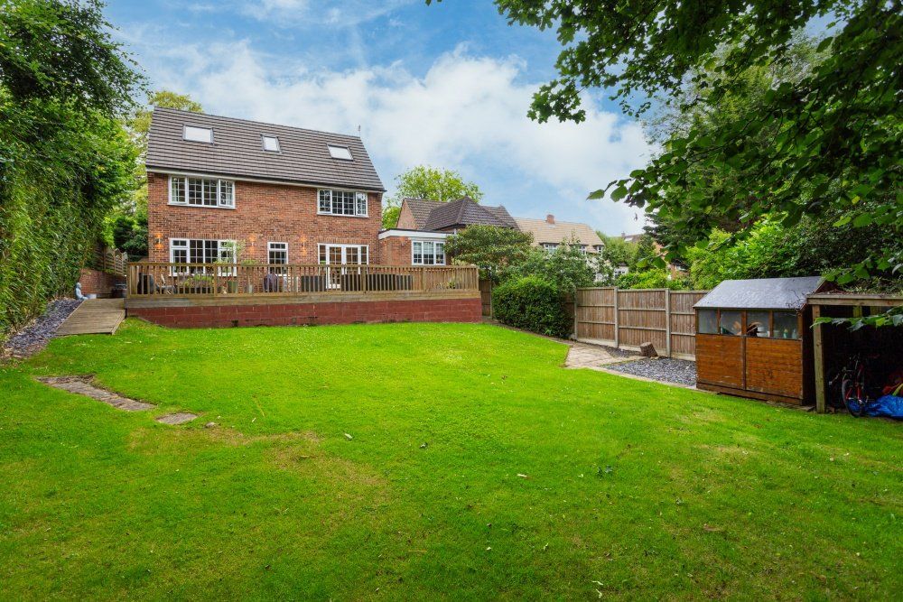 5 bed detached house to rent in Uplands Close, Gerrards Cross, Buckinghamshire SL9, £4,500 pcm