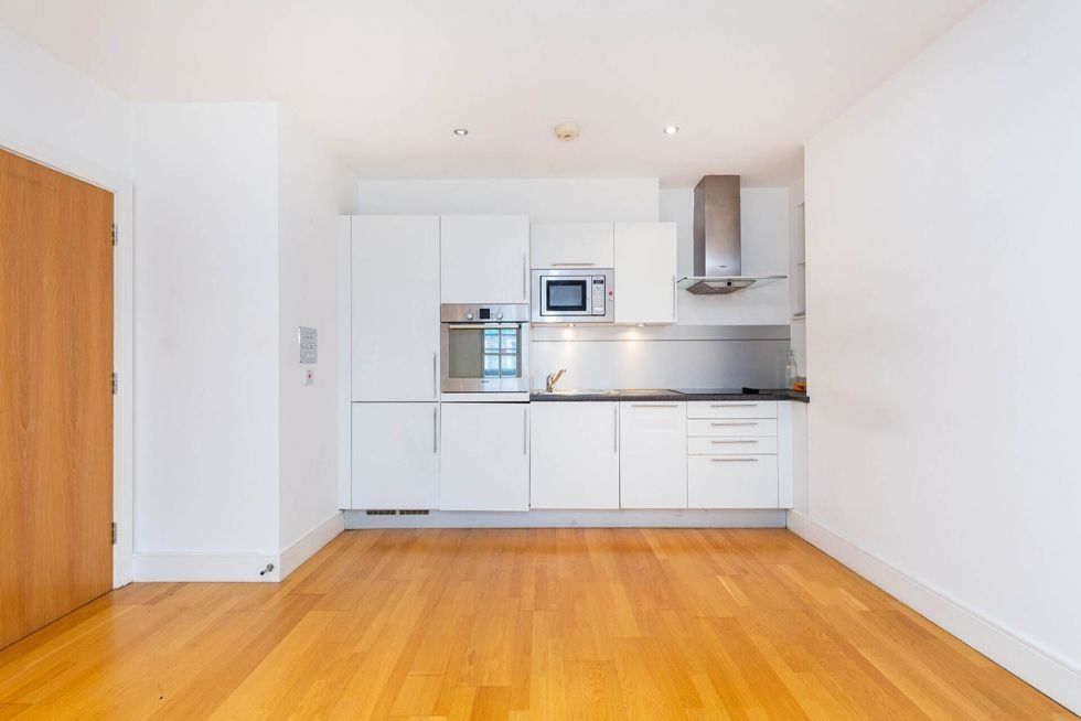 1 bed flat to rent in Kingsland Passage, London E8, £1,820 pcm