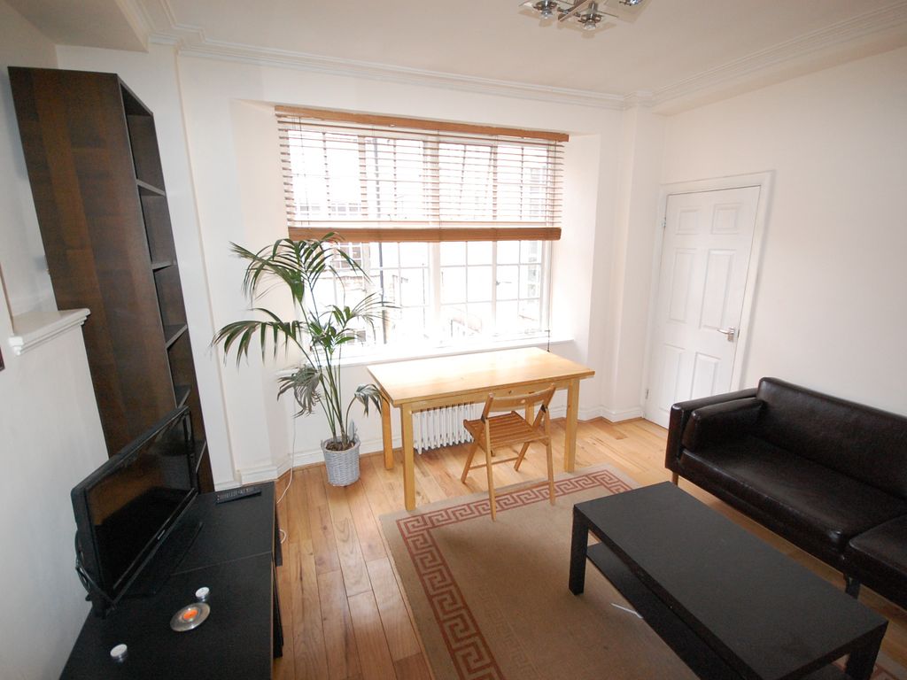 1 bed flat for sale in Spring Street, Paddington W2, £380,000
