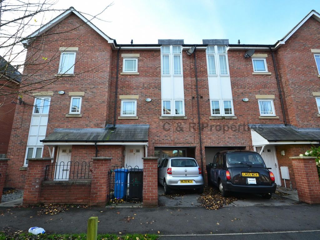 4 bed town house to rent in Drayton St, Hulme, Manchester. M15, £2,275 pcm
