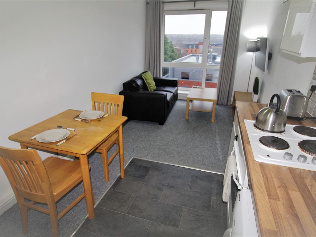 2 bed flat to rent in Clarendon Road, Leeds LS2, £624 pppm