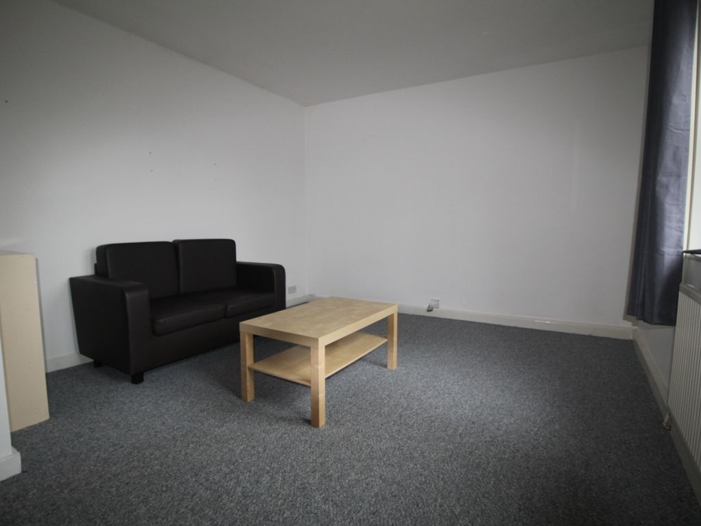 2 bed flat to rent in Woodsley Road, Hyde Park, Leeds LS2, £537 pppm