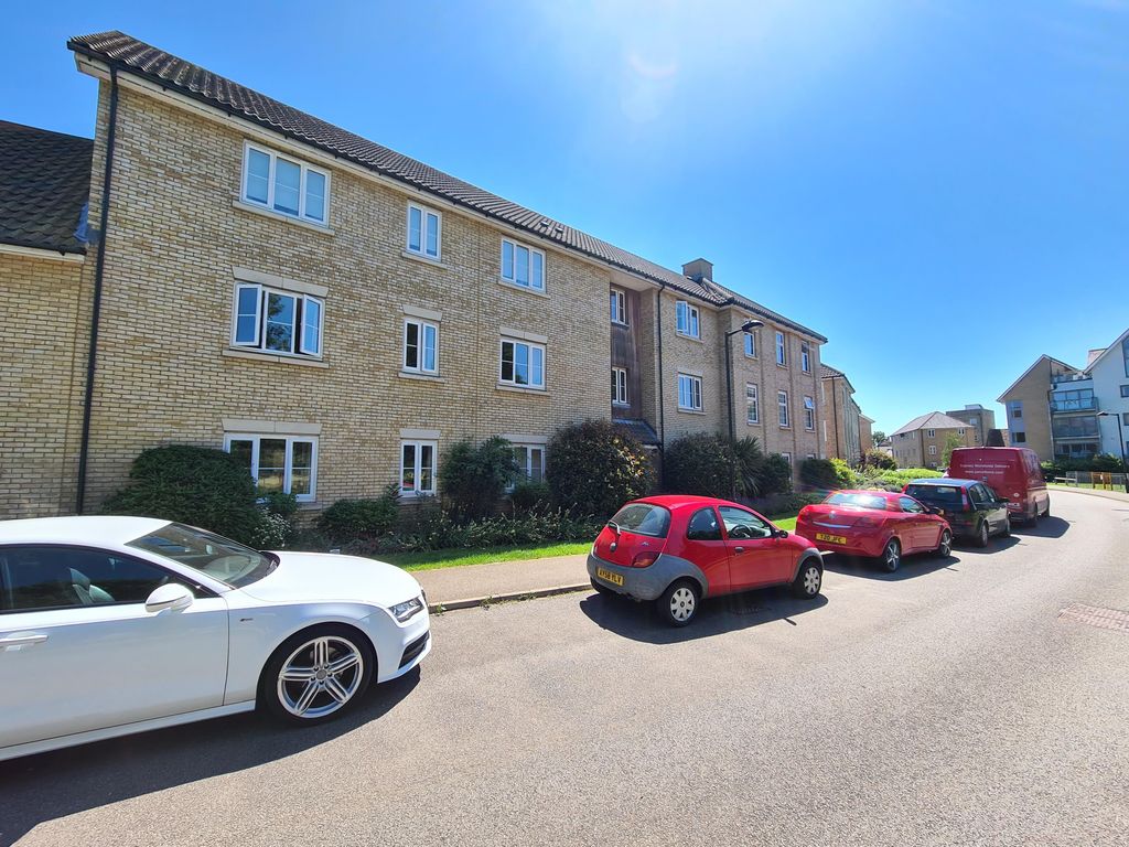 2 bed flat to rent in Dove House Meadow, Great Cornard, Sudbury CO10, £950 pcm