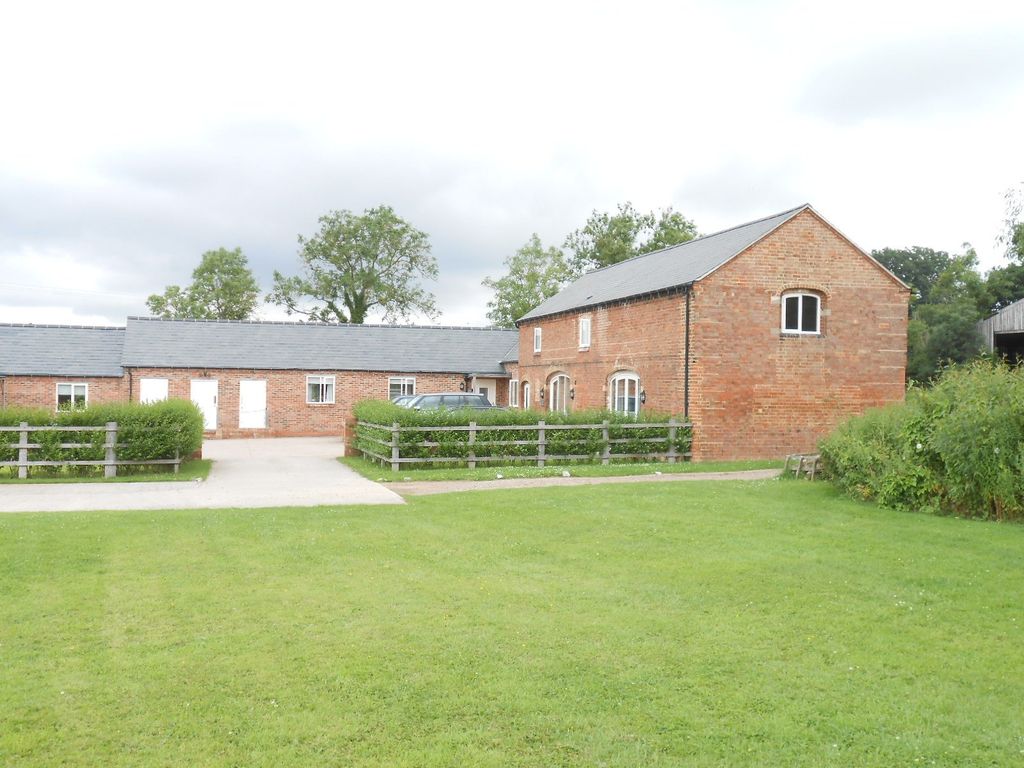 3 bed barn conversion to rent in Kilby Road, Wistow, Leicester LE8, £1,700 pcm