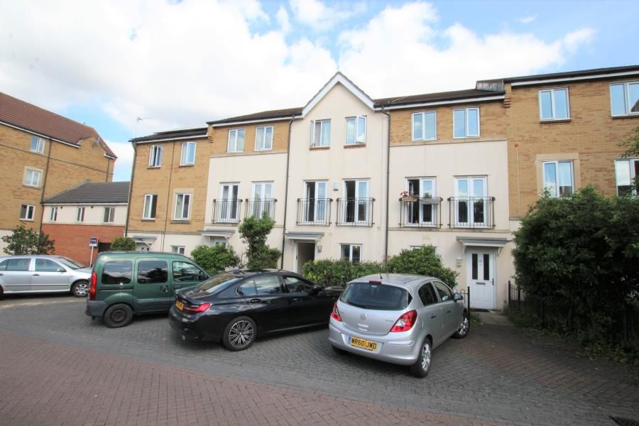 4 bed property to rent in Thackeray, Horfield, Bristol BS7, £2,400 pcm