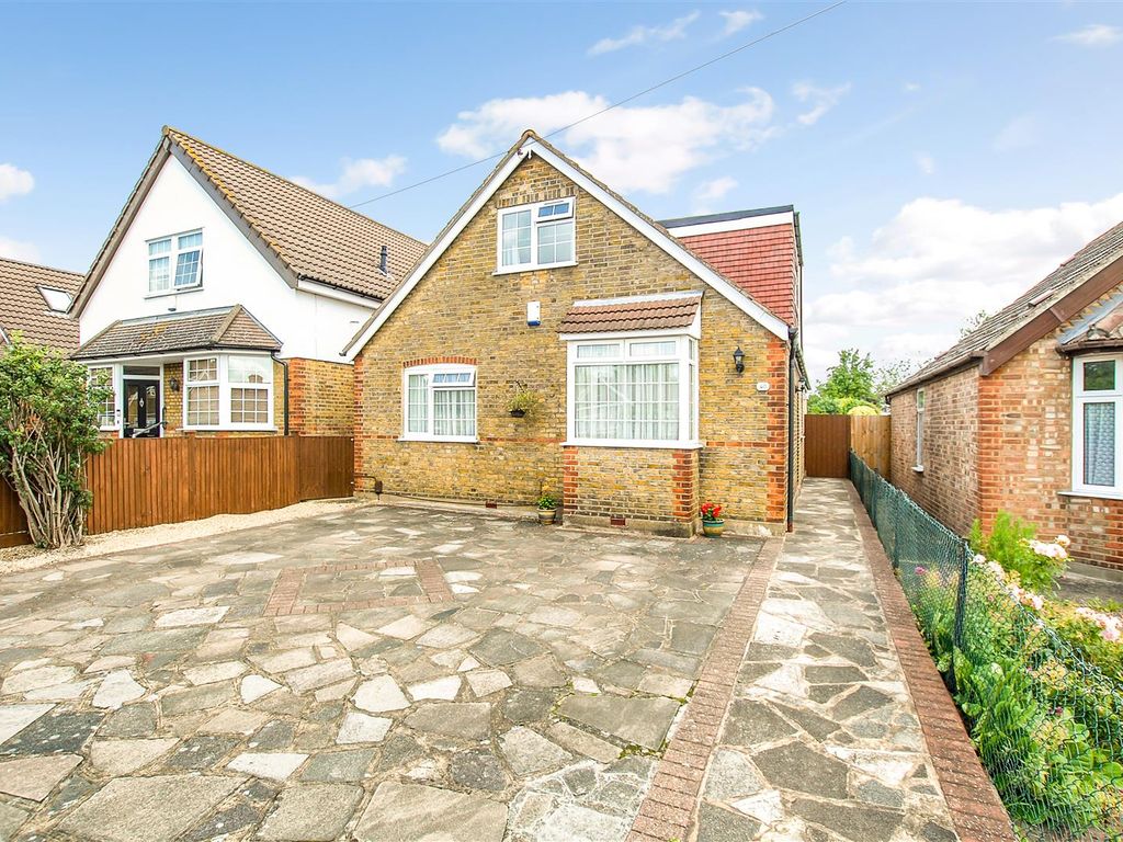 5 bed detached house for sale in Copperfield Avenue, Uxbridge UB8, £760,000