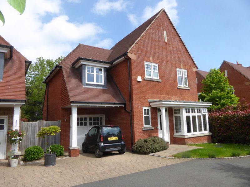 3 bed detached house to rent in Lucas Park Drive, Walton On The Hill, Tadworth KT20, £2,800 pcm