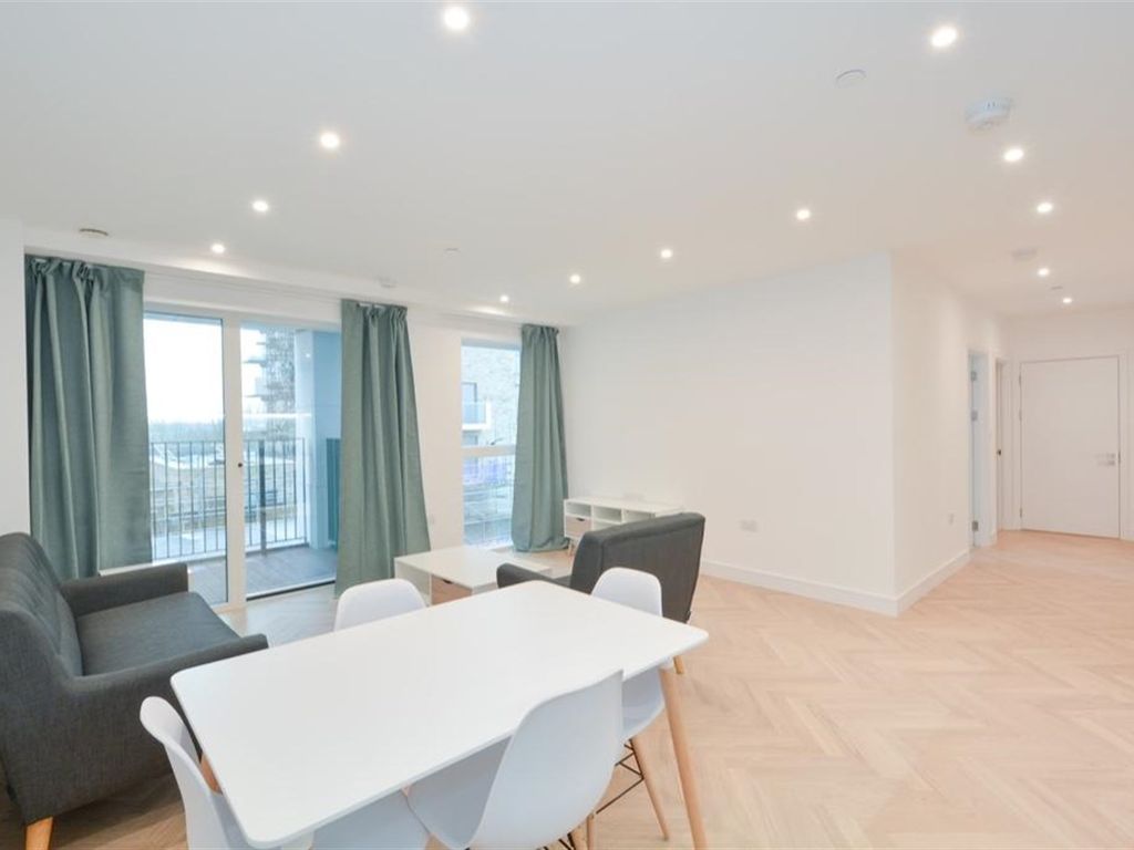 2 bed flat to rent in 1 Pegler Square, London SE3, £2,100 pcm