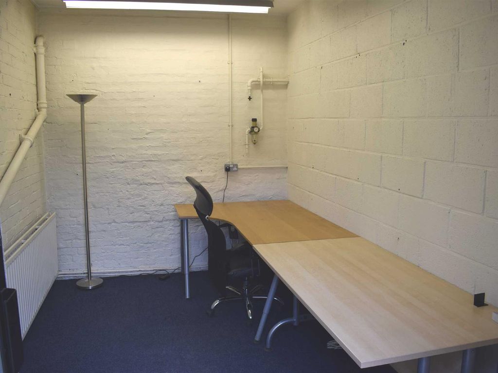 Office to let in Forest Road, Loughton IG10, £4,800 pa