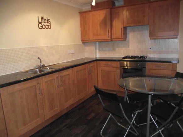 2 bed flat to rent in Egremont Court, Wilderspool Causeway, Warrington, Cheshire WA4, £800 pcm